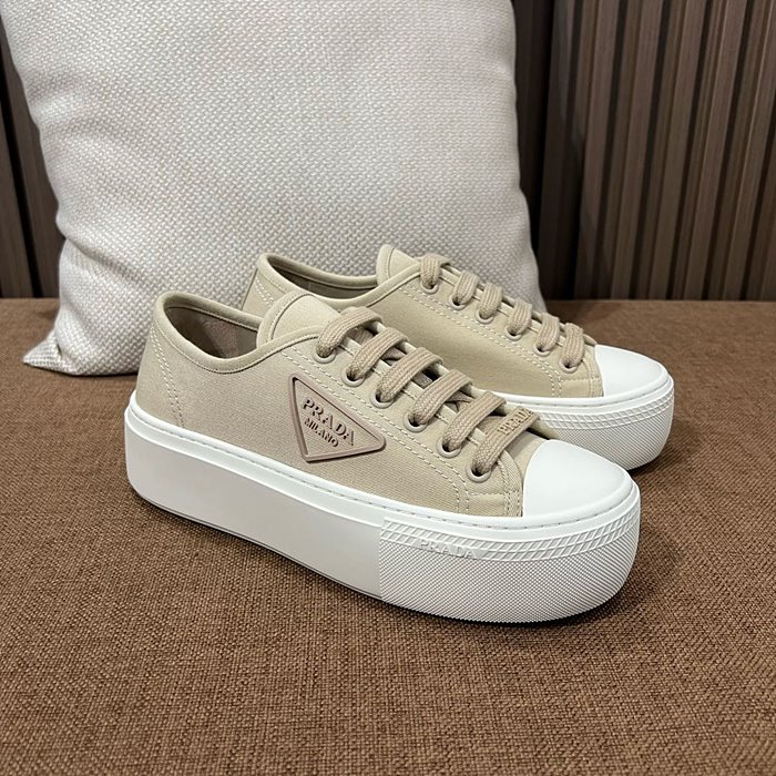 프라다 레이스 패브릭 스니커즈