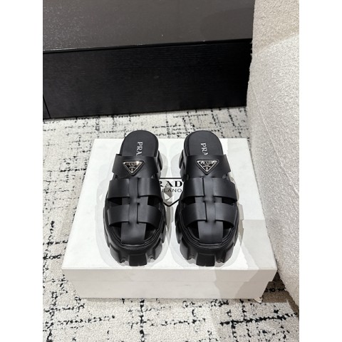프라다 모놀리스 뮬