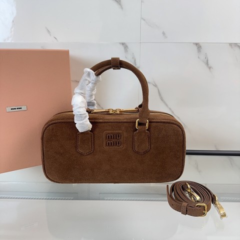 미우미우 아르카디 스웨이드 5BB148