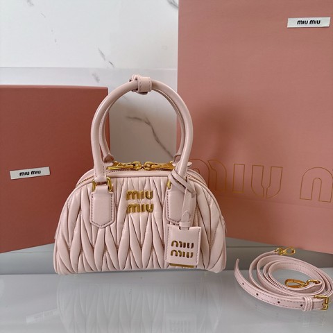 미우미우 아르카디 레더 백 5BB191